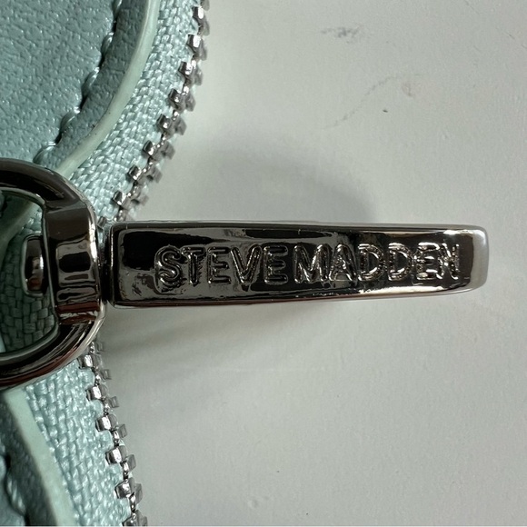 NWOT Steve Madden Frosty Green Coin Pouch. Plastic protector still on zipper tab - Picture 3 of 5